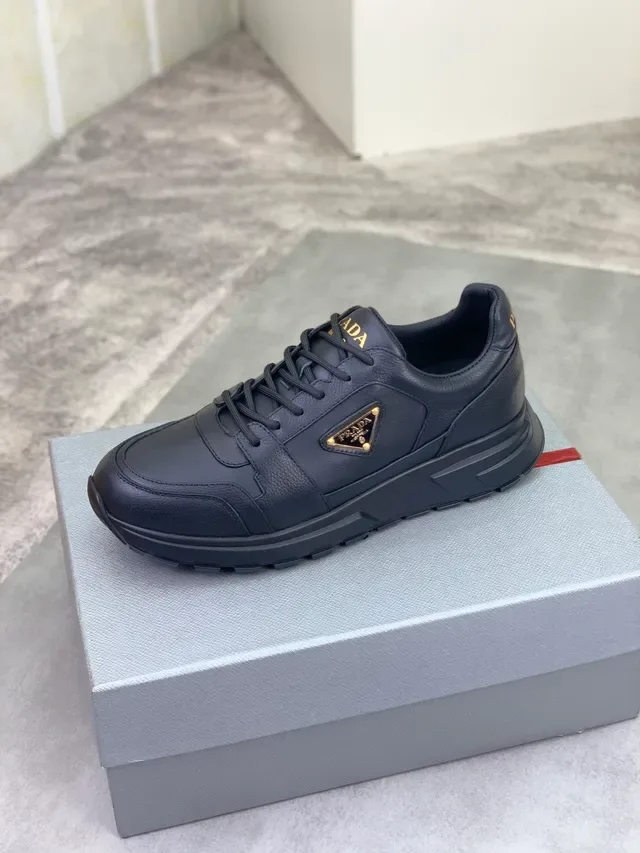 Sneakers Lifestyle Prada Cloudbust Noir Or Cuir Supérieur Semelle Chunky Plateforme 4