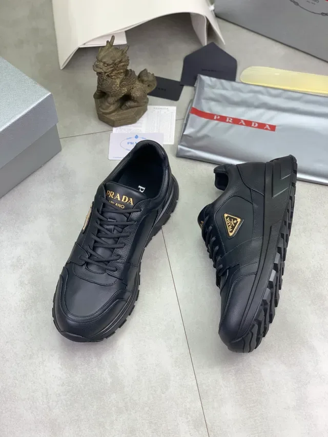 Sneakers Lifestyle Prada Cloudbust Noir Or Cuir Supérieur Semelle Chunky Plateforme 5