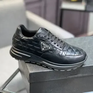 Prada Cloudbust काला क्विल्टेड चमड़े का जीवनशैली स्नीकर