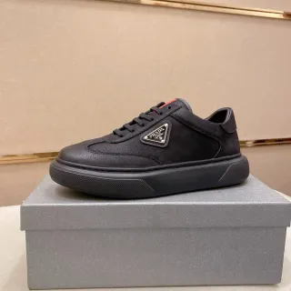 Prada Cloudbust Sneakers Lifestyle Negro y Rojo Low-Top de Cuero
