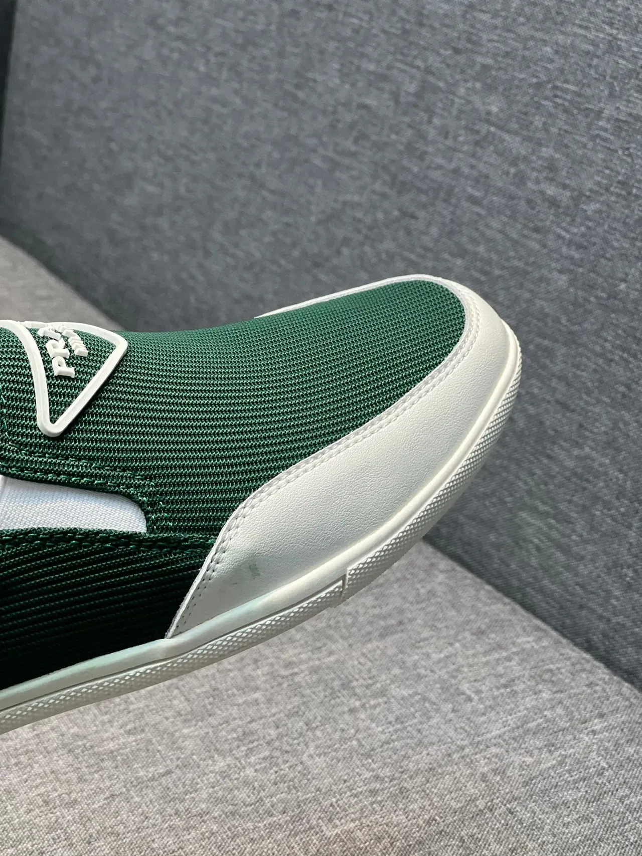 Prada Cloudbust Sneakers Lifestyle Vert Blanc en Maille et Cuir Slip-On 3