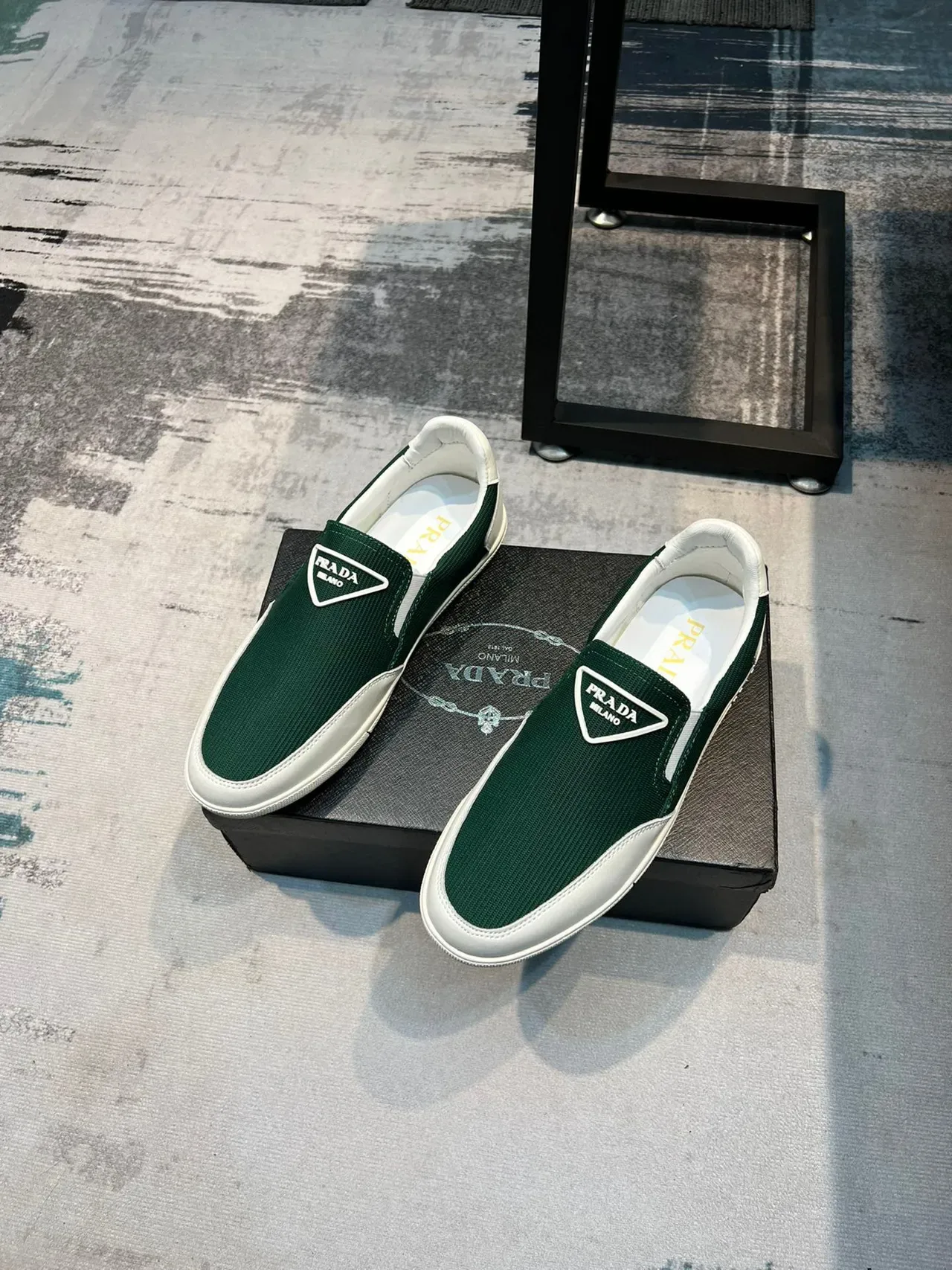 Prada Cloudbust Sneakers Lifestyle Vert Blanc en Maille et Cuir Slip-On 5
