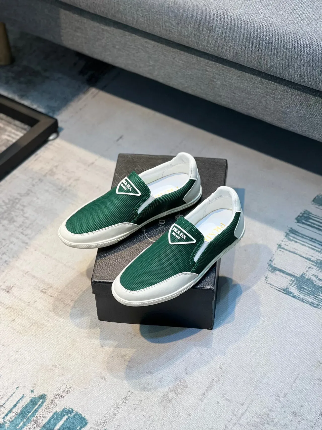 Prada Cloudbust Sneakers Lifestyle Vert Blanc en Maille et Cuir Slip-On 7