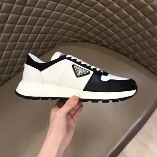 Prada Cloudbust सफेद काला कलर-ब्लॉक चमड़ा-जाली हाइब्रिड जीवनशैली स्नीकर