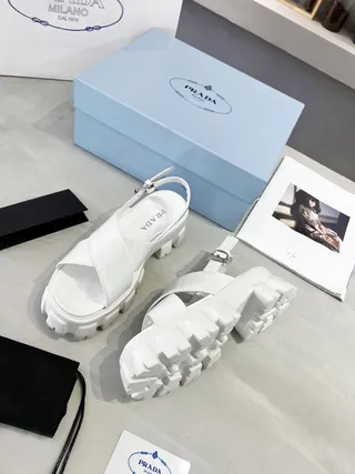 Prada Cloudbust सफेद मोटी लुग सोल कैजुअल सैंडल 5