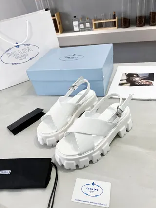 Prada Cloudbust सफेद मोटी लुग सोल कैजुअल सैंडल 6