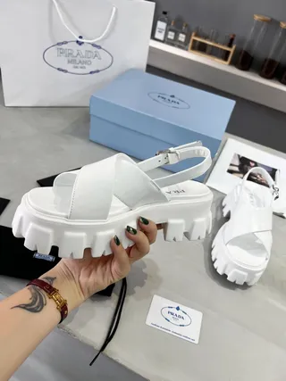 Prada Cloudbust सफेद मोटी लुग सोल कैजुअल सैंडल 7