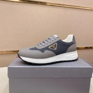 Prada Sneakers Lifestyle Gris Blanc Matière Mixte Panneaux Maille et Cuir Texturé