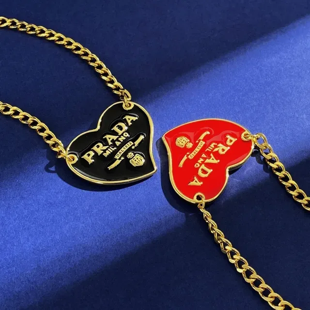 Prada قلادة قليب القلب أسود وأحمر مينا سلسلة ذهبية 4