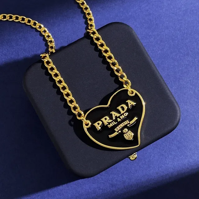 Prada قلادة قليب القلب أسود وأحمر مينا سلسلة ذهبية 6