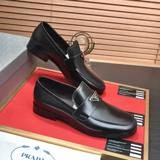 Prada Penny Loafer Noir en Cuir