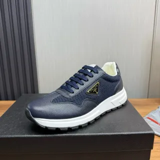 Prada Zapatillas Lifestyle Navy White Con Parte Superior De Malla Y Cuero Pebbled De Material Mixto