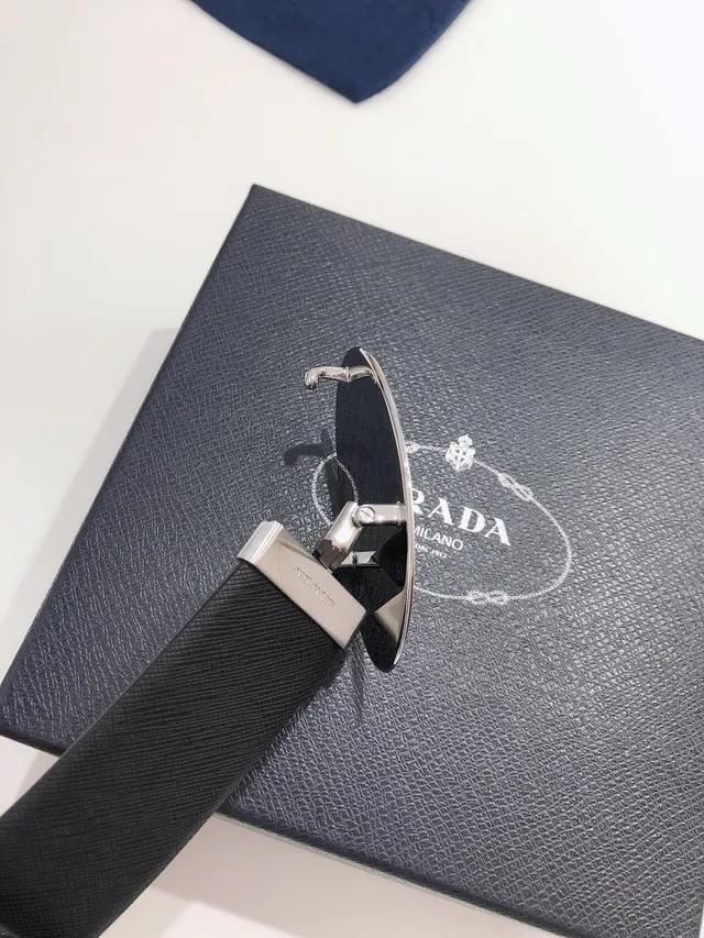 Prada حزام جلد أسود مشبك بيضاوي 6