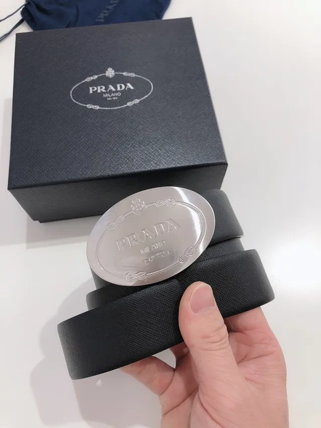 Prada حزام جلد أسود مشبك بيضاوي 7