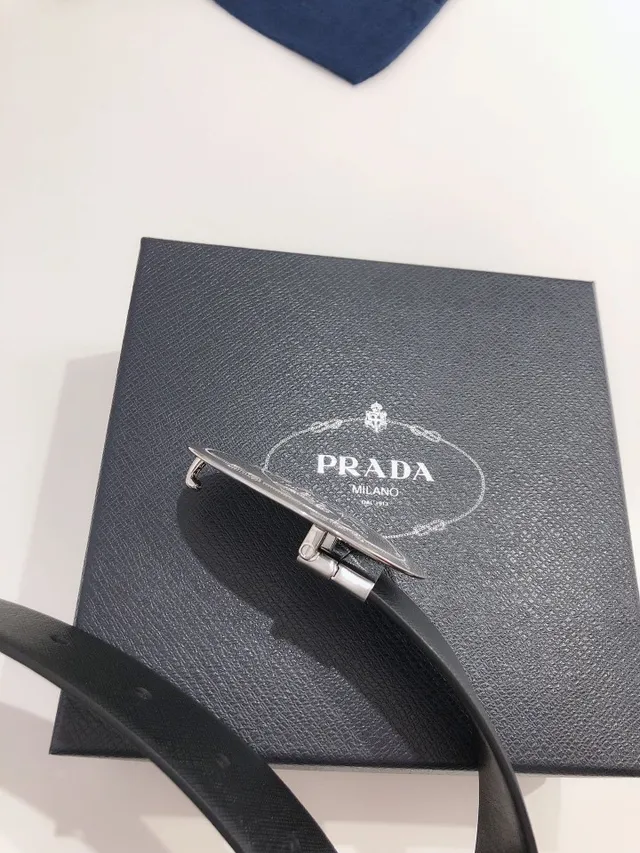 Prada حزام جلد أسود مشبك بيضاوي 8
