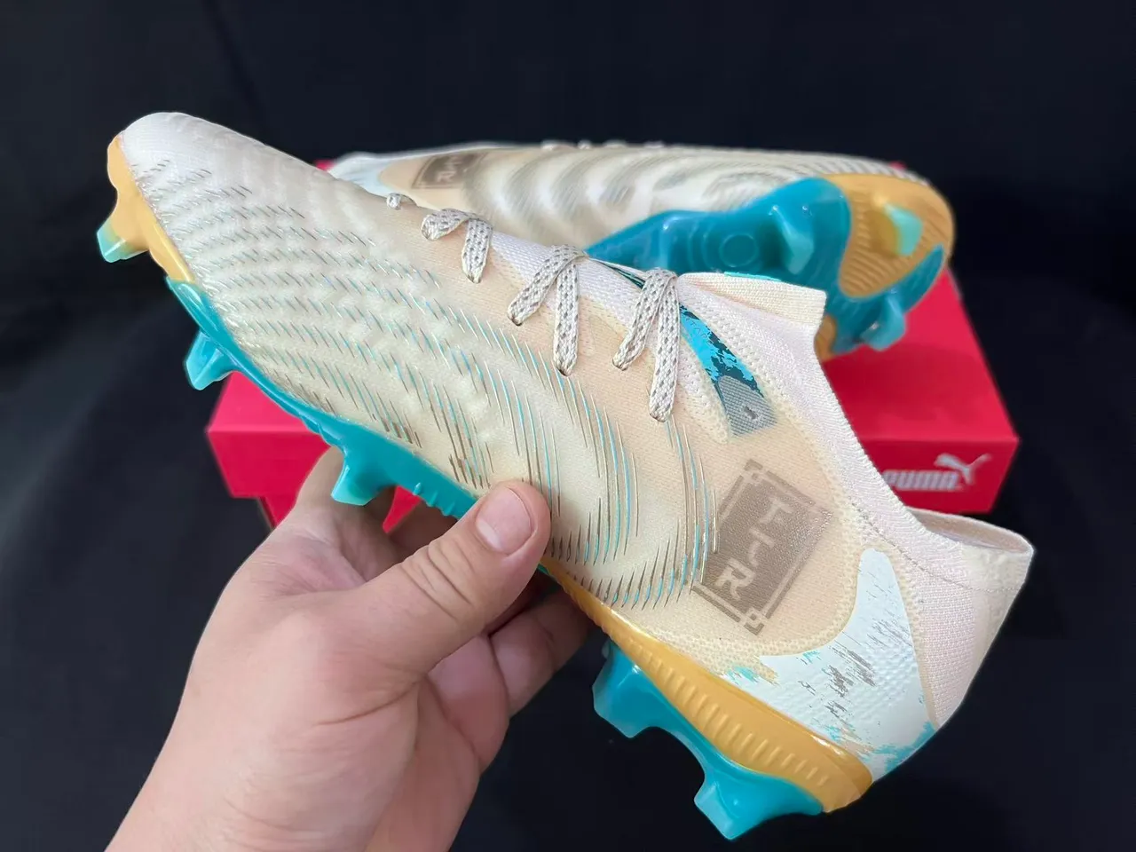 Puma Future Z Beige Bleu Empeigne Chaussette Tricotée Détail de Crête Texturée pour Terrain Ferme Chaussures de Football 2