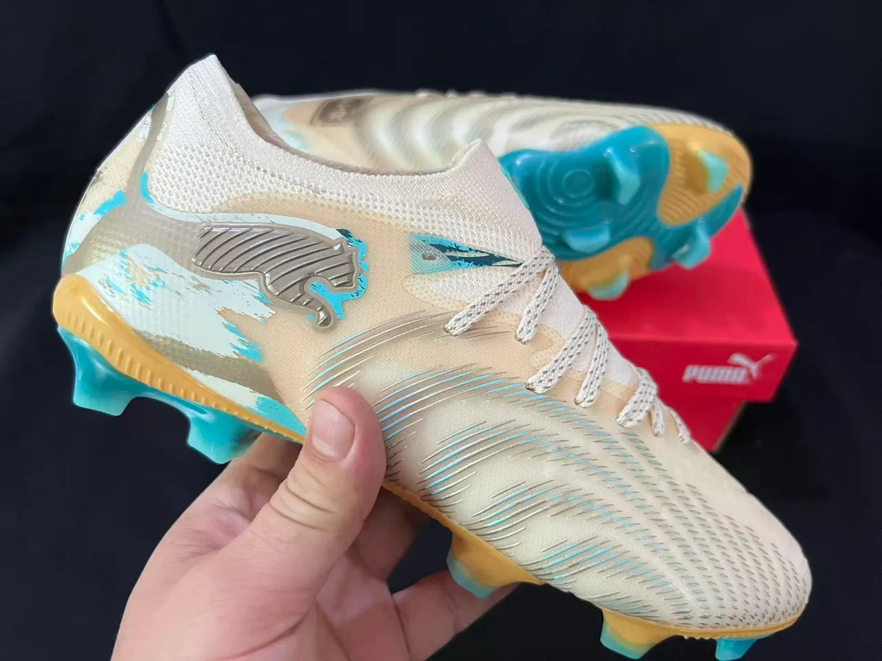 Puma Future Z Beige Bleu Empeigne Chaussette Tricotée Détail de Crête Texturée pour Terrain Ferme Chaussures de Football 4