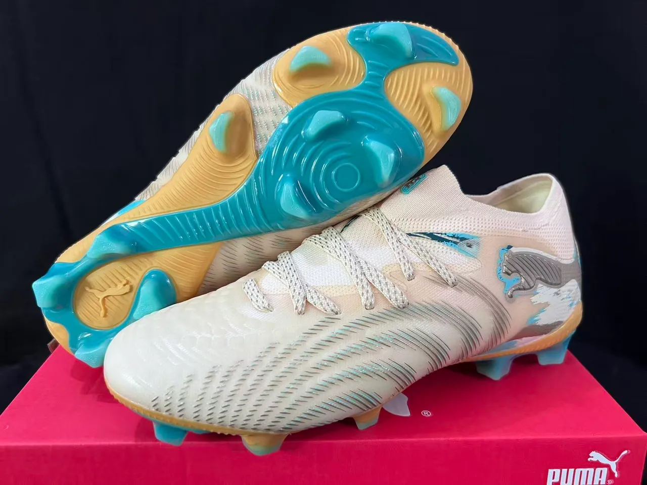 Puma Future Z Beige Bleu Empeigne Chaussette Tricotée Détail de Crête Texturée pour Terrain Ferme Chaussures de Football 7