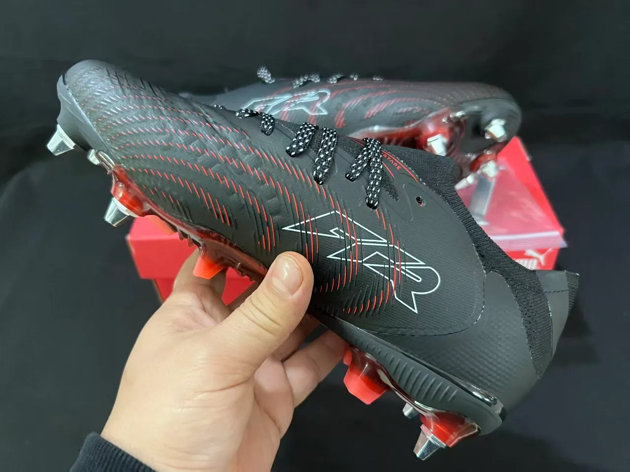 Puma Future Z Noir Rouge Terrain Firme Chaussures de Football 11