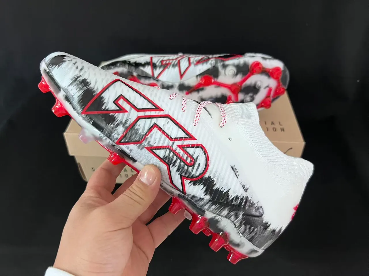Puma Future Z Édition Spéciale Blanc Noir Rouge Firm-Ground Chaussures de football 4