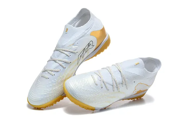Puma Future Z Chaussures de Football Turf Blanc et Or, Upper en Maille Ajustable, Logo du Chat 2