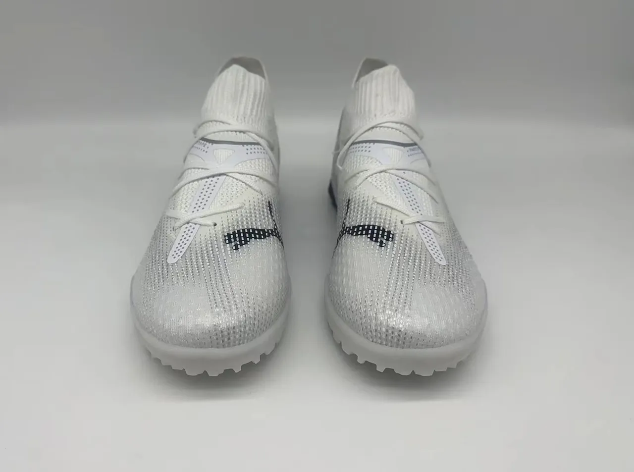 Puma Future Z أبيض فاتح بنفسجي عشب أحذية كرة القدم 4