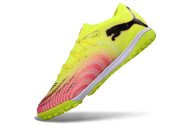 Puma Future Z أحذية كرة القدم للعشب الاصطناعي أصفر وردي منخفض القطع مع وجه علوي متدرج 3