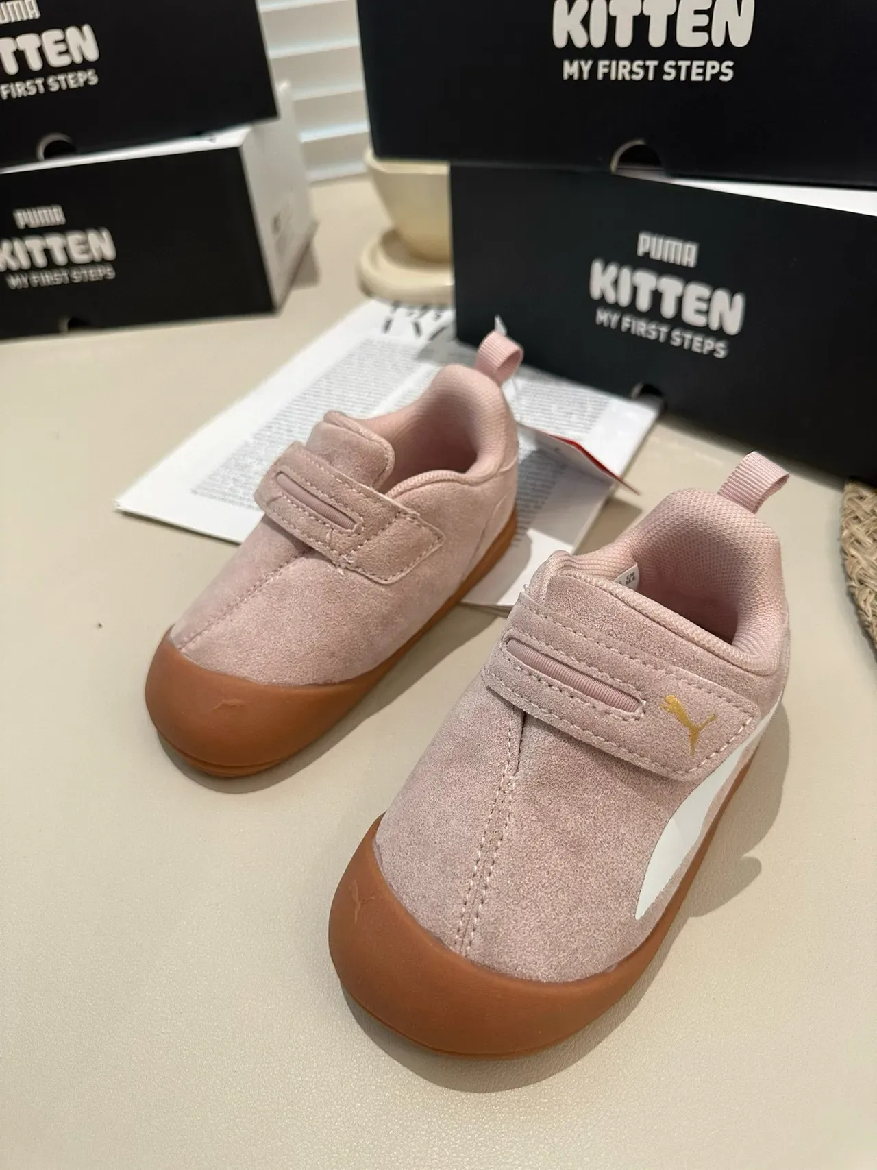 Puma Rose Beige Fermeture à Velcro Sangle Partie Supérieure Suede-Like Chaussures Lifestyle 9