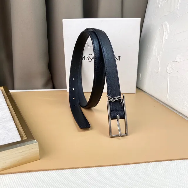 Saint Laurent Classic Monogram Belt جلد أسود 2