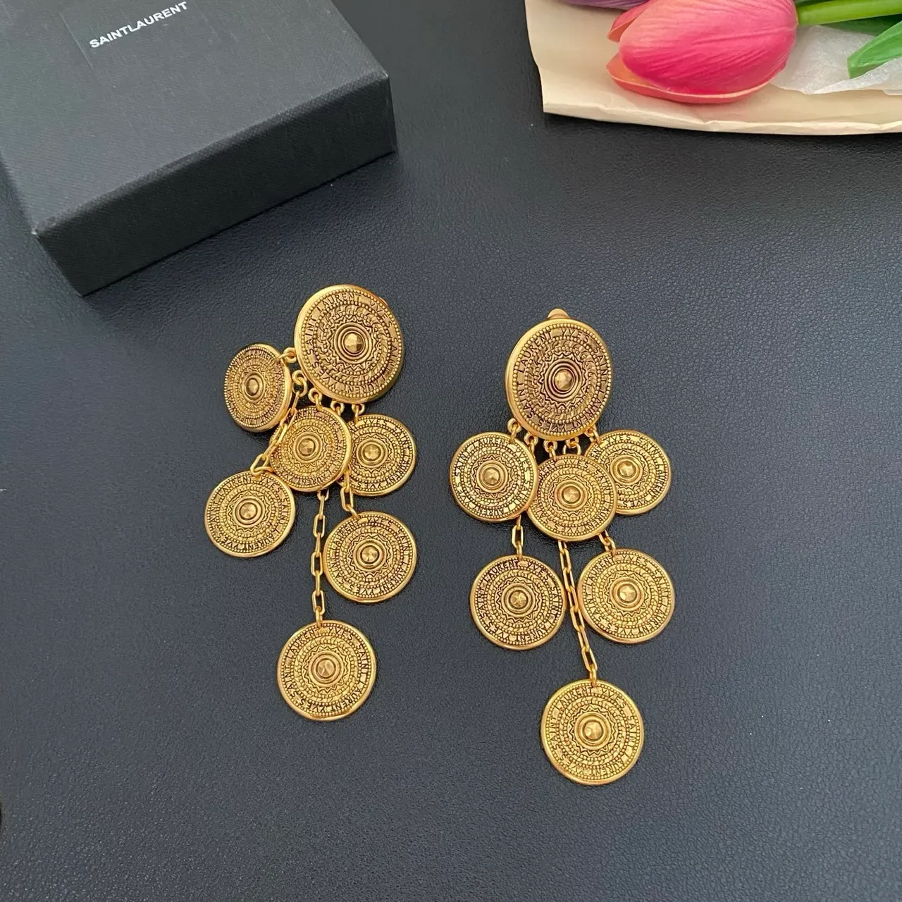 Collier Saint Laurent multi-niveaux inspiré des pièces d'or 6
