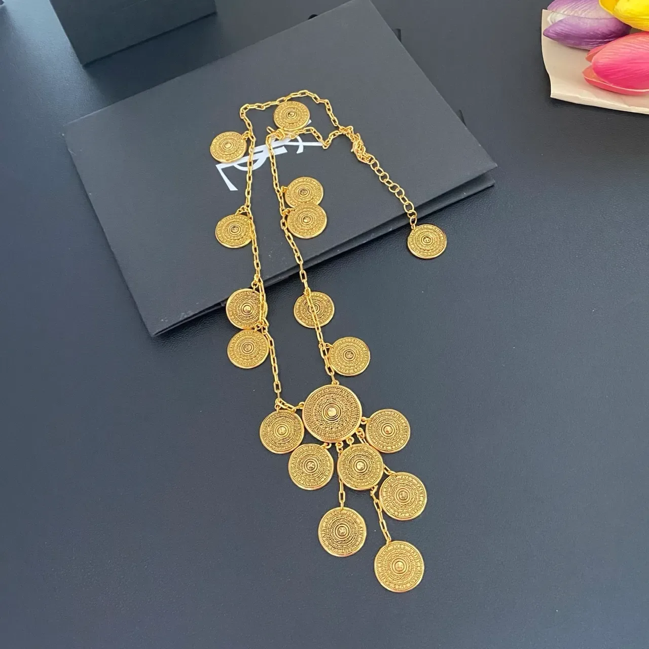 Collier Saint Laurent multi-niveaux inspiré des pièces d'or 7