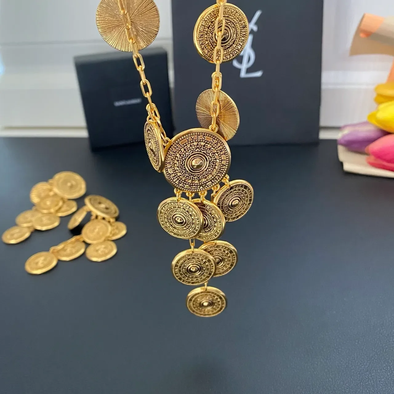 Collier Saint Laurent multi-niveaux inspiré des pièces d'or 8