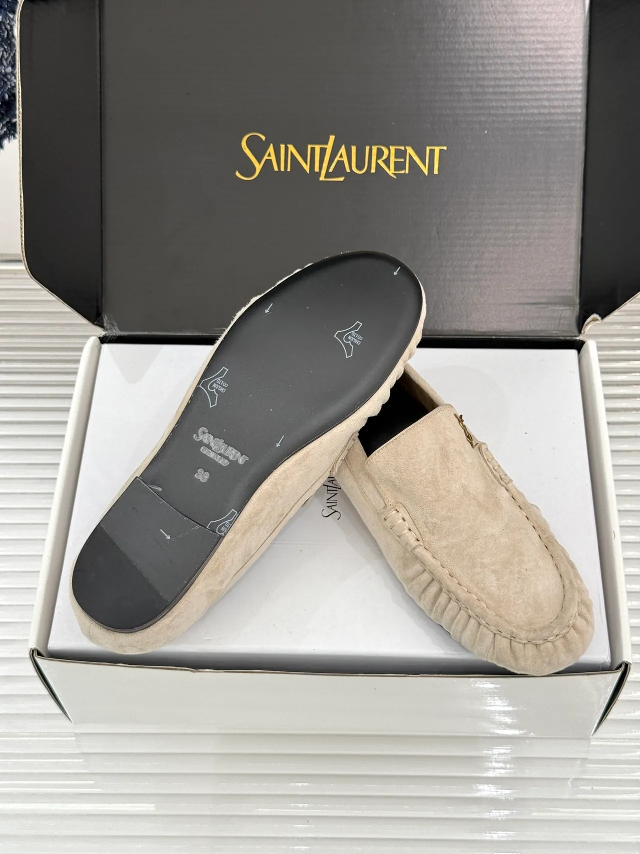 Saint Laurent Loulou Mocassins de Camurça Bege 2