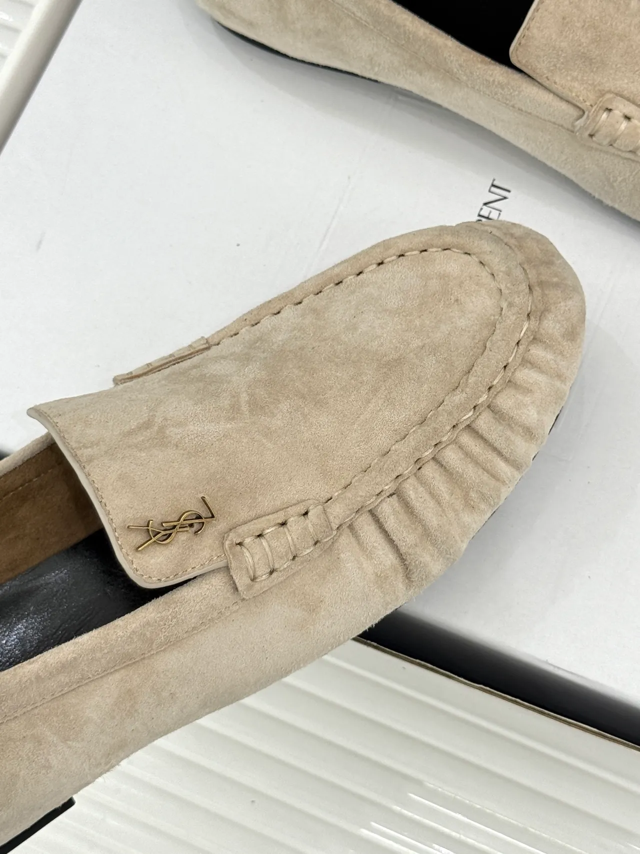 Saint Laurent Loulou Mocassins de Camurça Bege 4