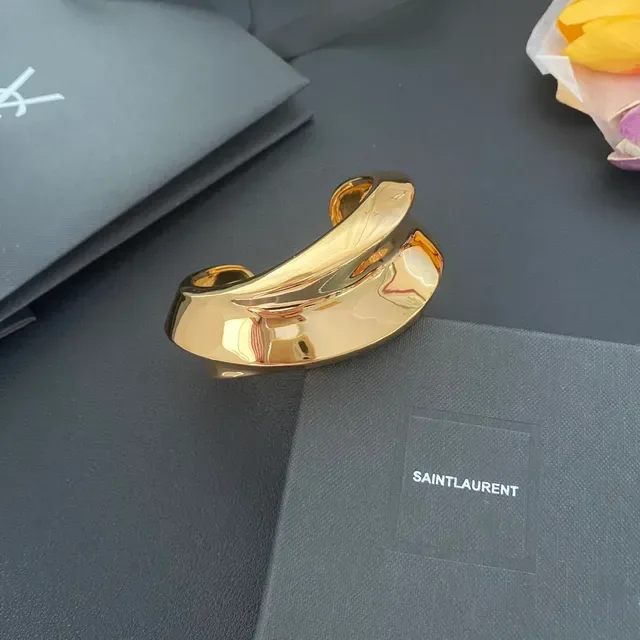 Saint Laurent سوار مفتوح ذهب مصقول نحتي مزدوج الحلقة 8