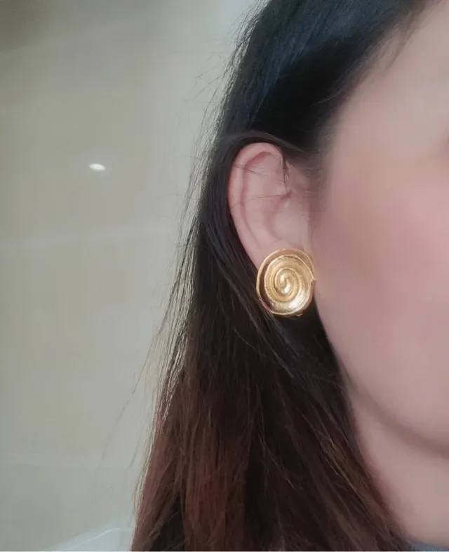Saint Laurent Brincos Clip-On Espiral Dourado 3