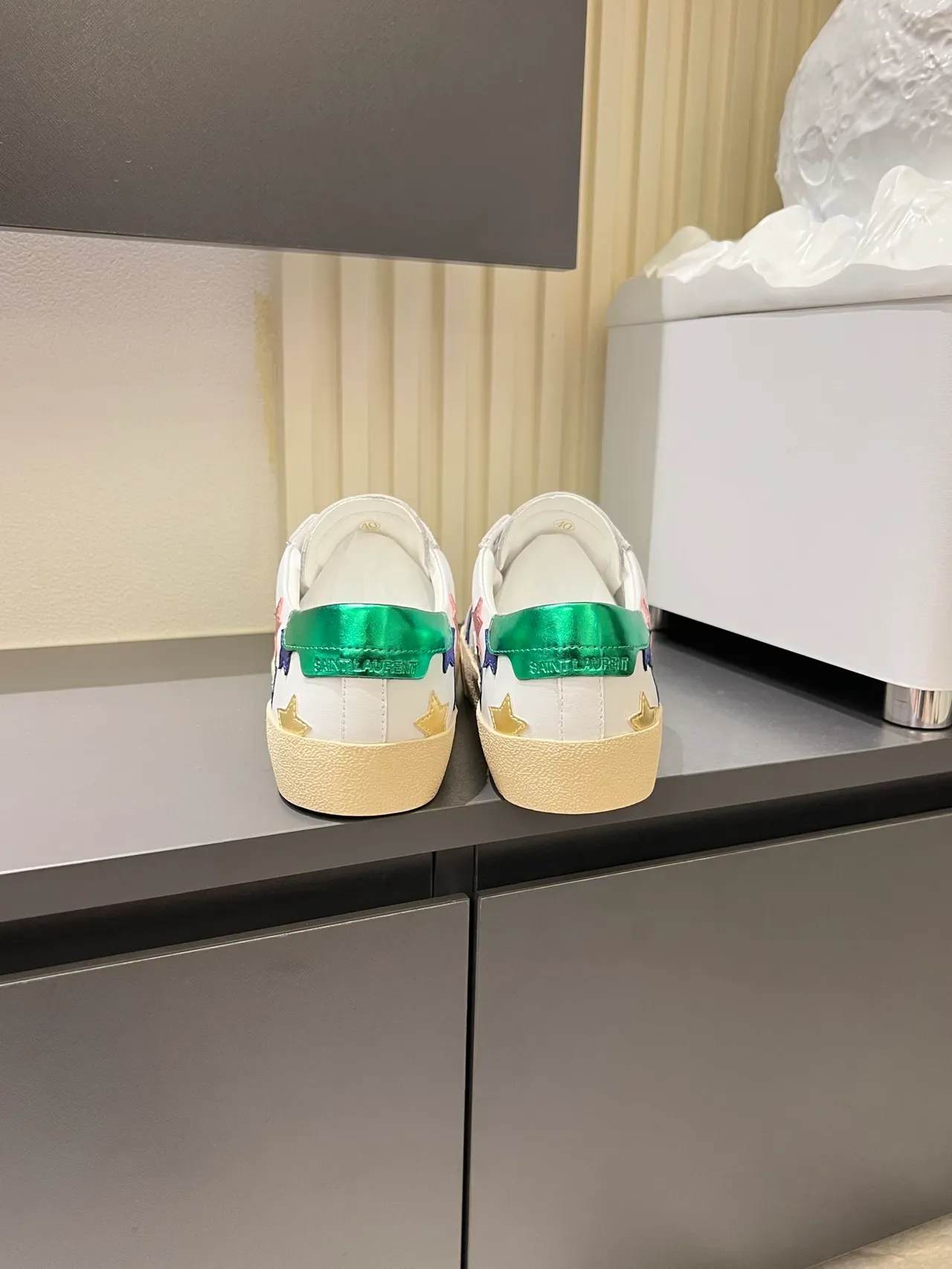 Saint Laurent Star Appliqué Chaussures Lifestyle en Cuir Blanc 2