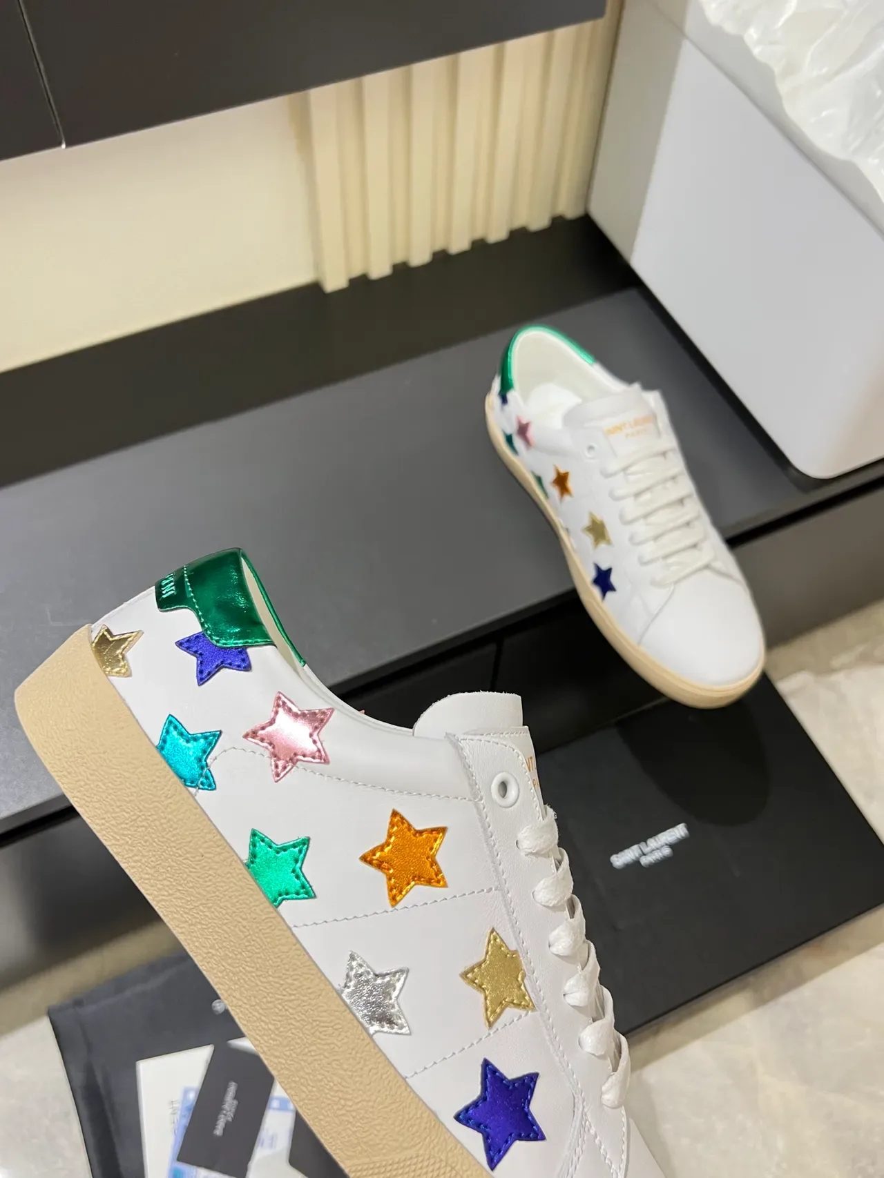 Saint Laurent Star Appliqué Chaussures Lifestyle en Cuir Blanc 3