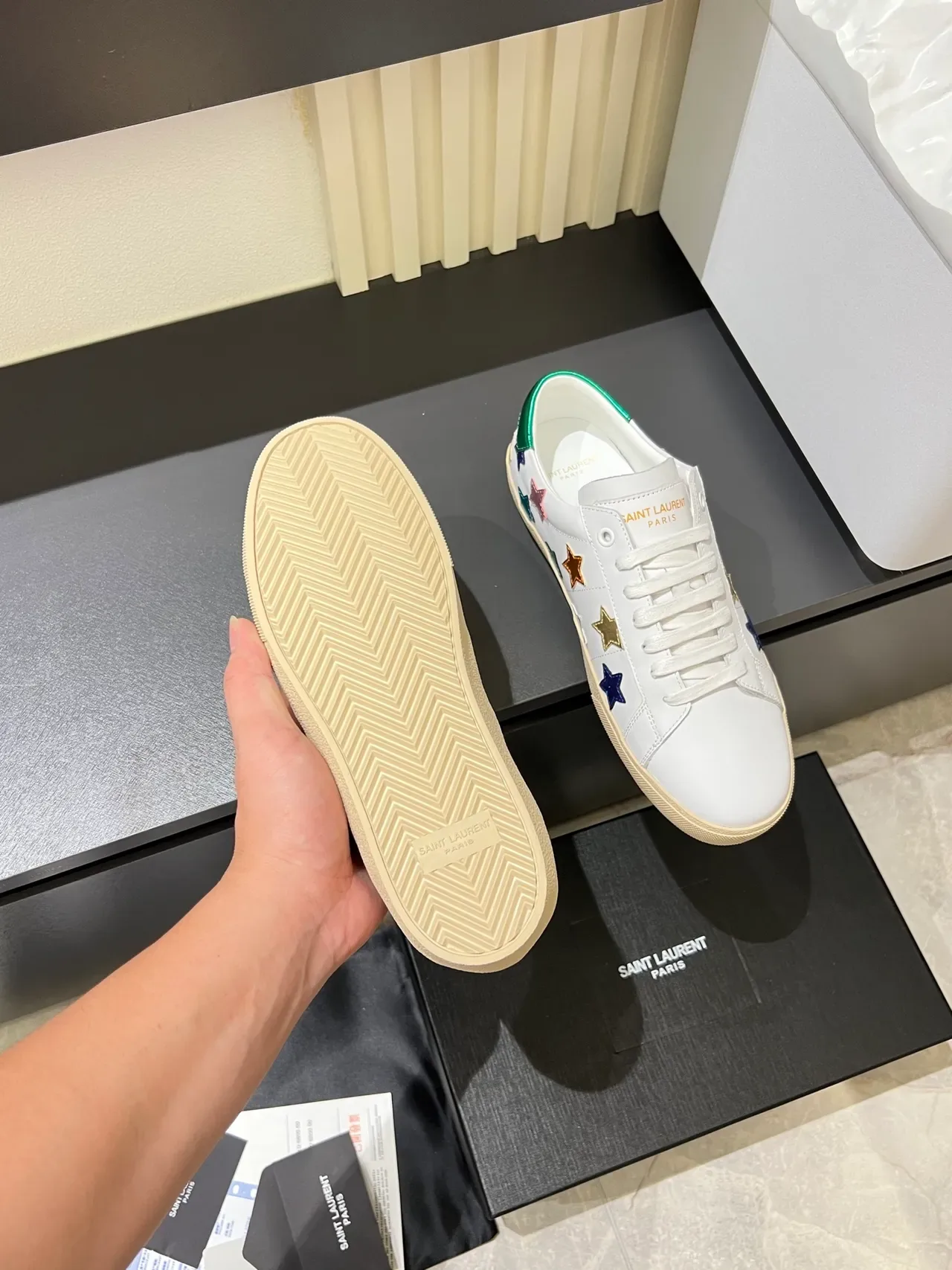 Saint Laurent Star Appliqué Chaussures Lifestyle en Cuir Blanc 4