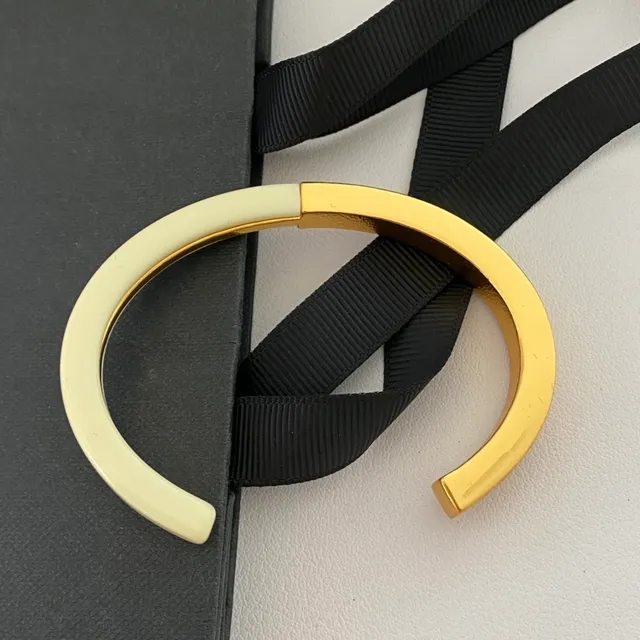 Saint Laurent Bracelet en forme de C en émail et doré de deux tons 5