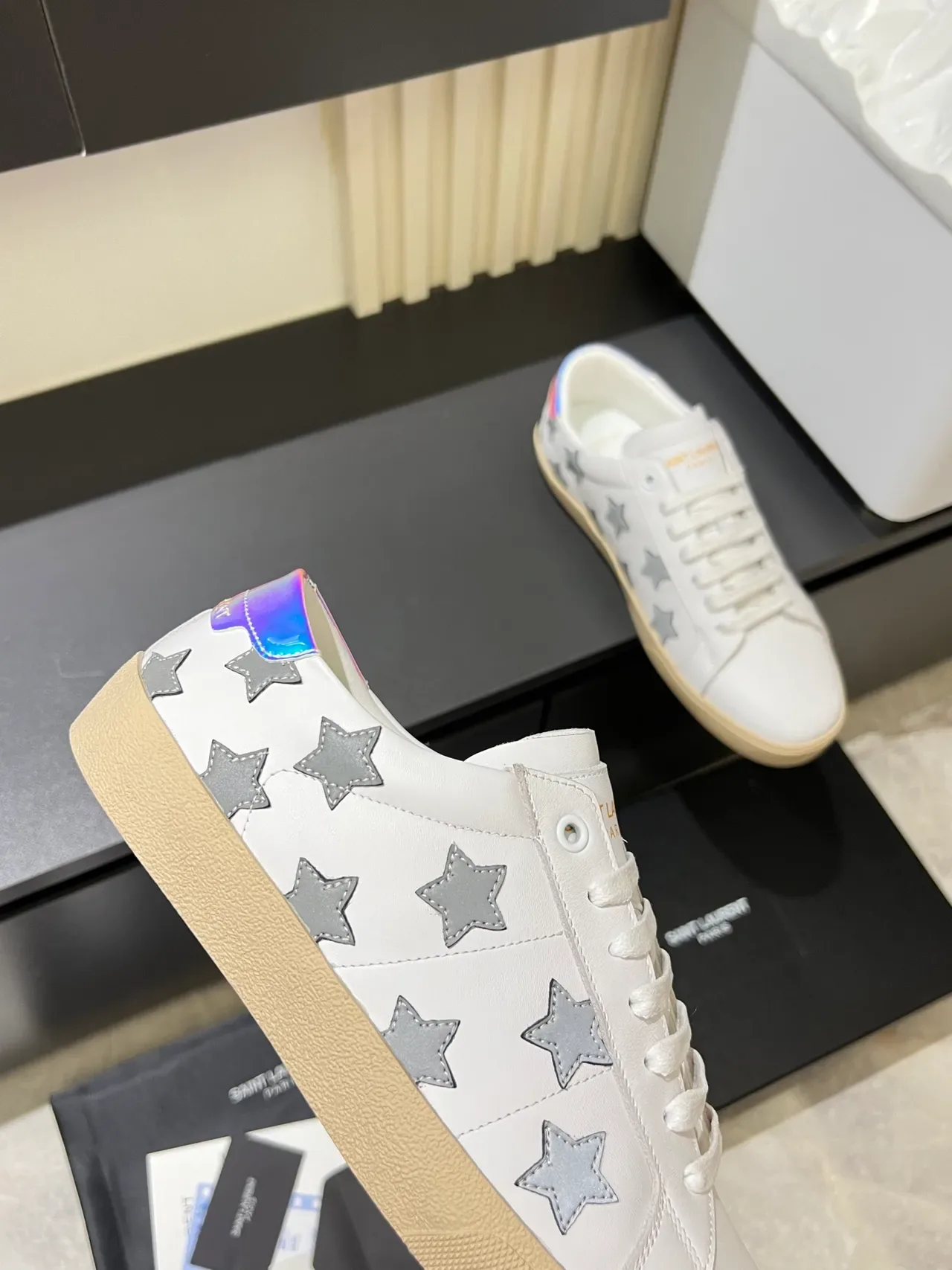 Saint Laurent Blanc Argent Cuir Supérieur Appliqués Étoile Sneakers Lifestyle 3