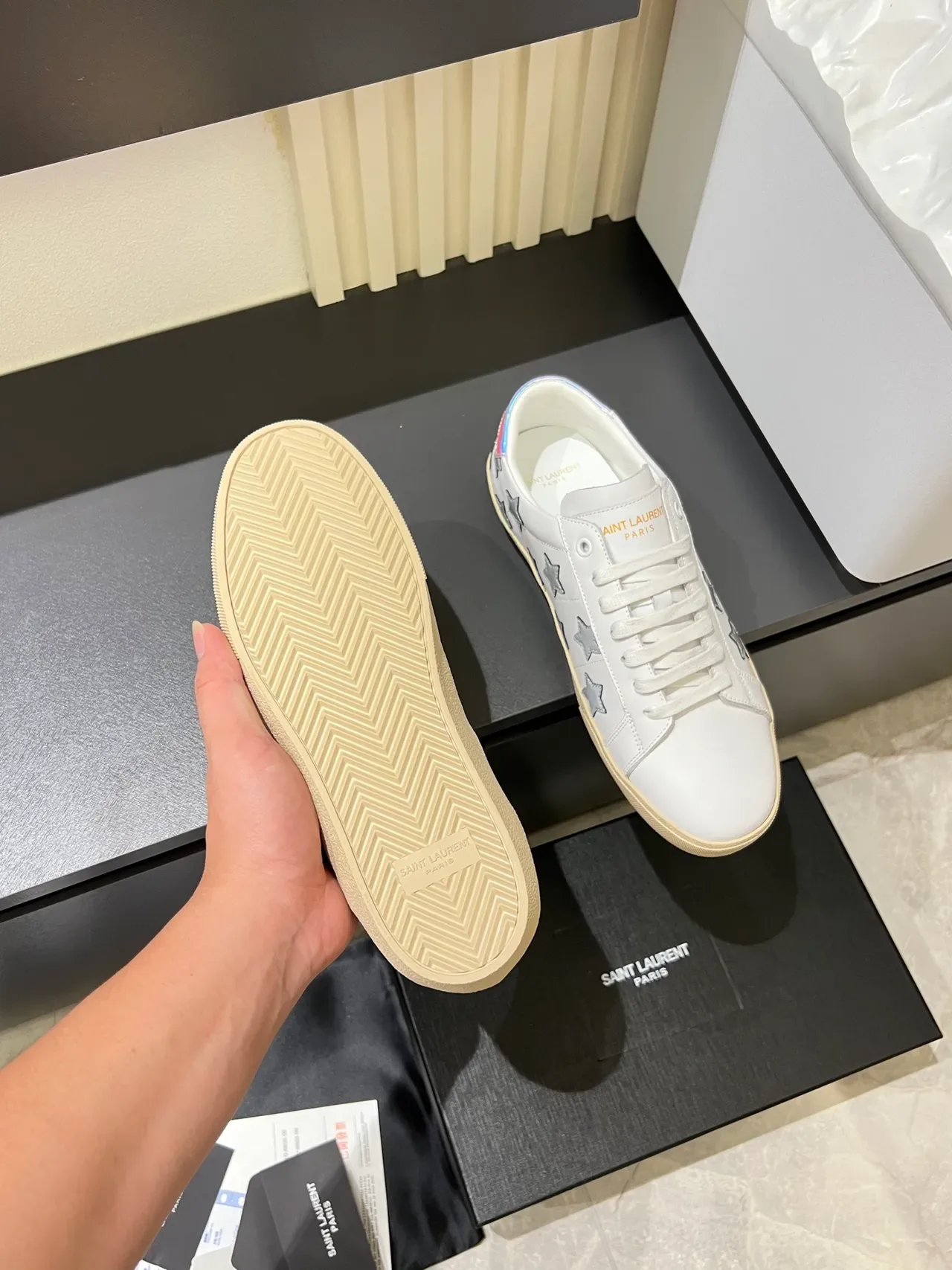 Saint Laurent Blanc Argent Cuir Supérieur Appliqués Étoile Sneakers Lifestyle 4