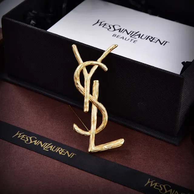 سان لوران YSL بروش مونوغرام مطبق ذهبي 4