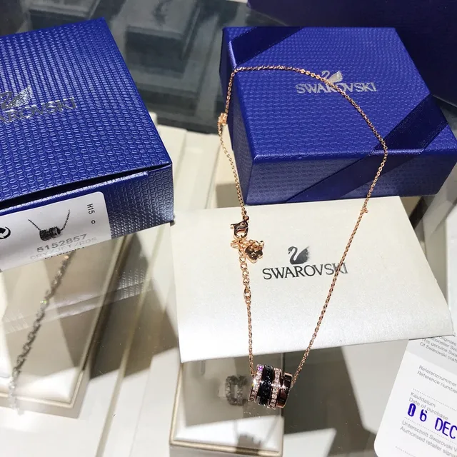 Swarovski Octea মাল্টি-রিং ক্রিস্টাল পেন্ডেন্ট নেকলেস 7