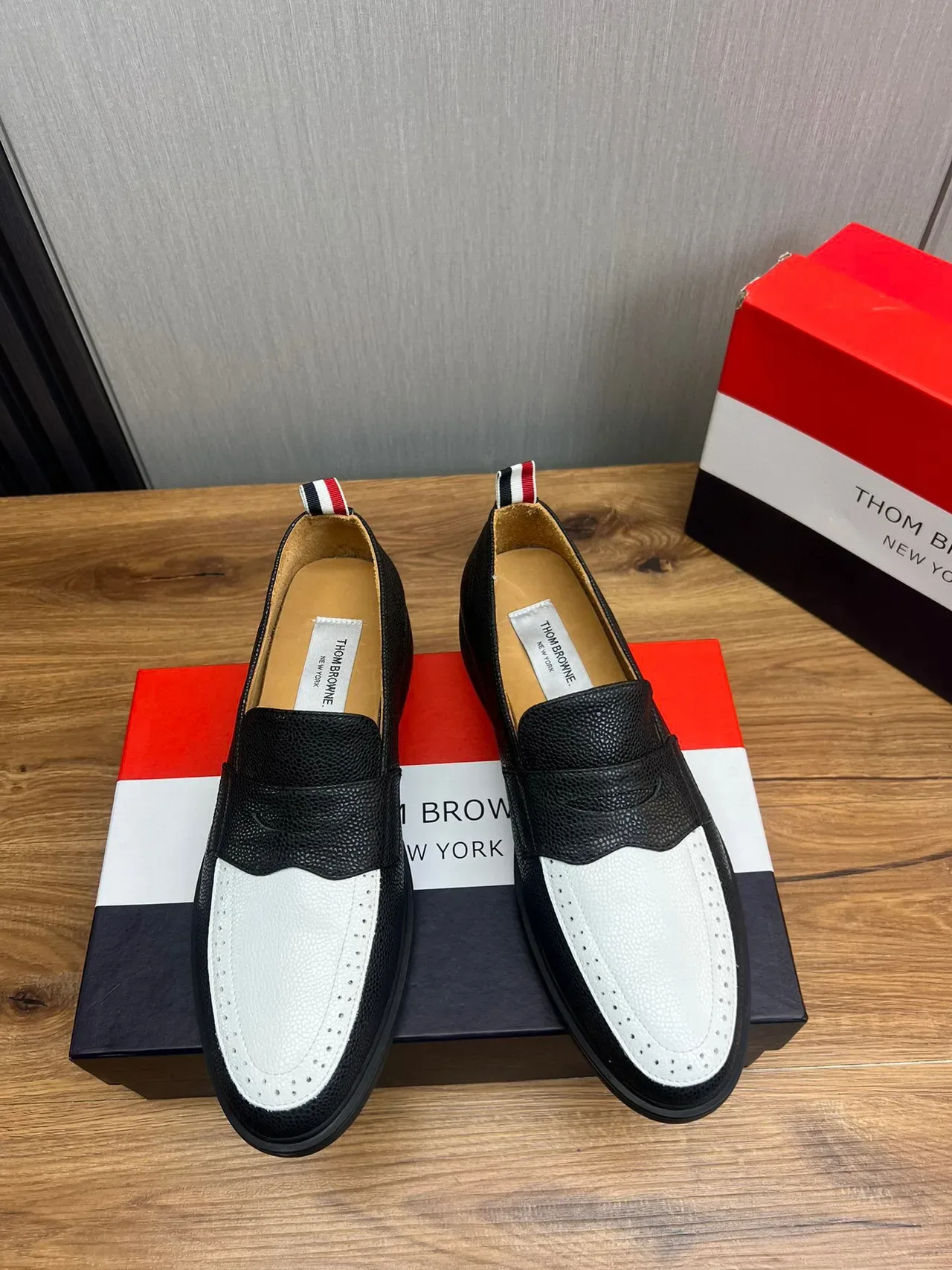 Thom Browne Penny Loafer en cuir pebbled à deux tons 2