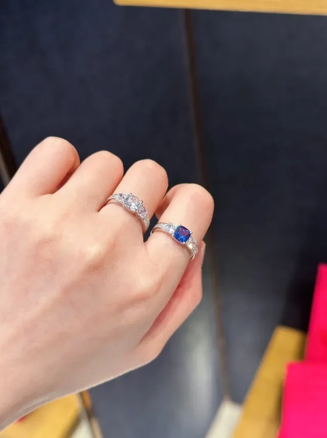 Tiffany & Co. خاتم مركزي بيضاوي ثلاثة أحجار أزرق أبيض 3