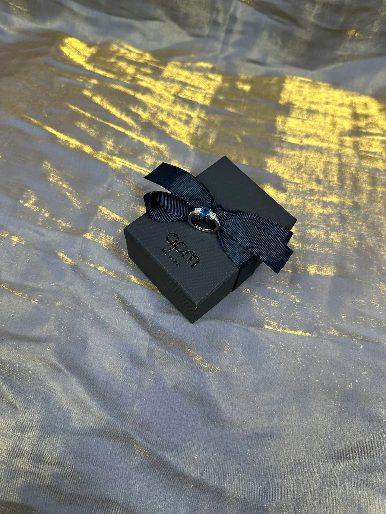 Tiffany & Co. خاتم مركزي بيضاوي ثلاثة أحجار أزرق أبيض 4