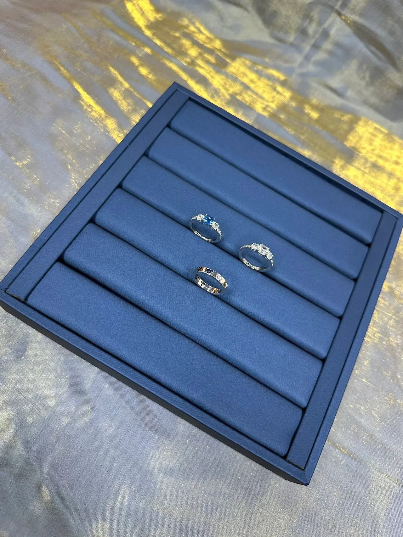 Tiffany & Co. خاتم مركزي بيضاوي ثلاثة أحجار أزرق أبيض 6