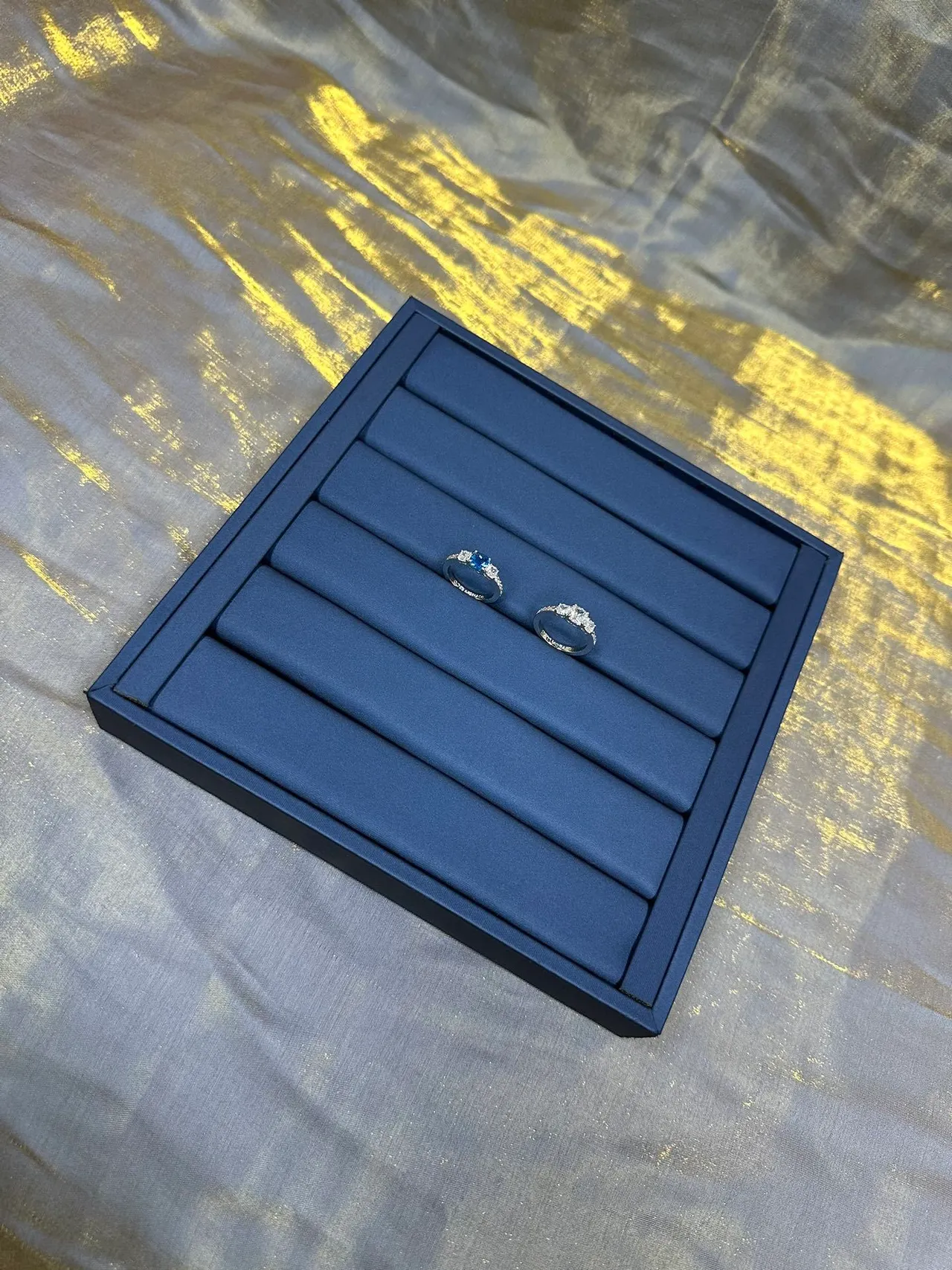 Tiffany & Co. خاتم مركزي بيضاوي ثلاثة أحجار أزرق أبيض 7
