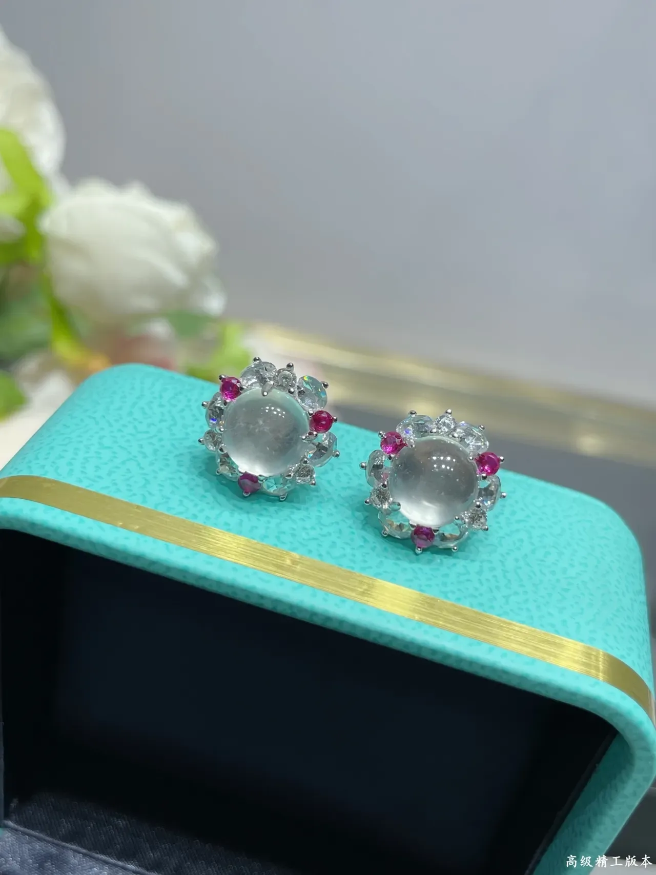 Tiffany & Co. Boucles d'oreilles à cabochon avec halo floral 6